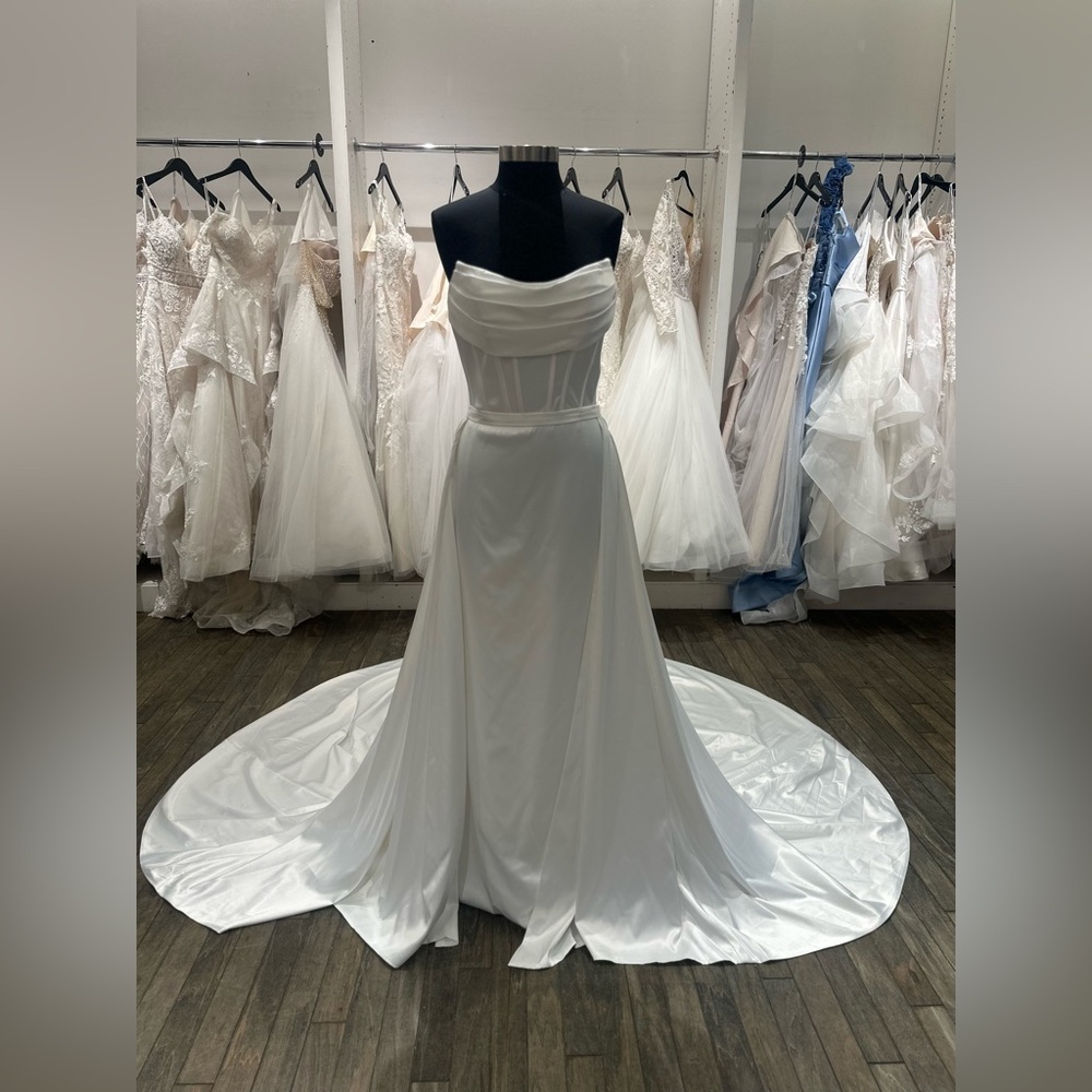 MOONLIGHT Modern Corset Satin with Detachable Overskirt Bridal Dress - Picture 4 of 10